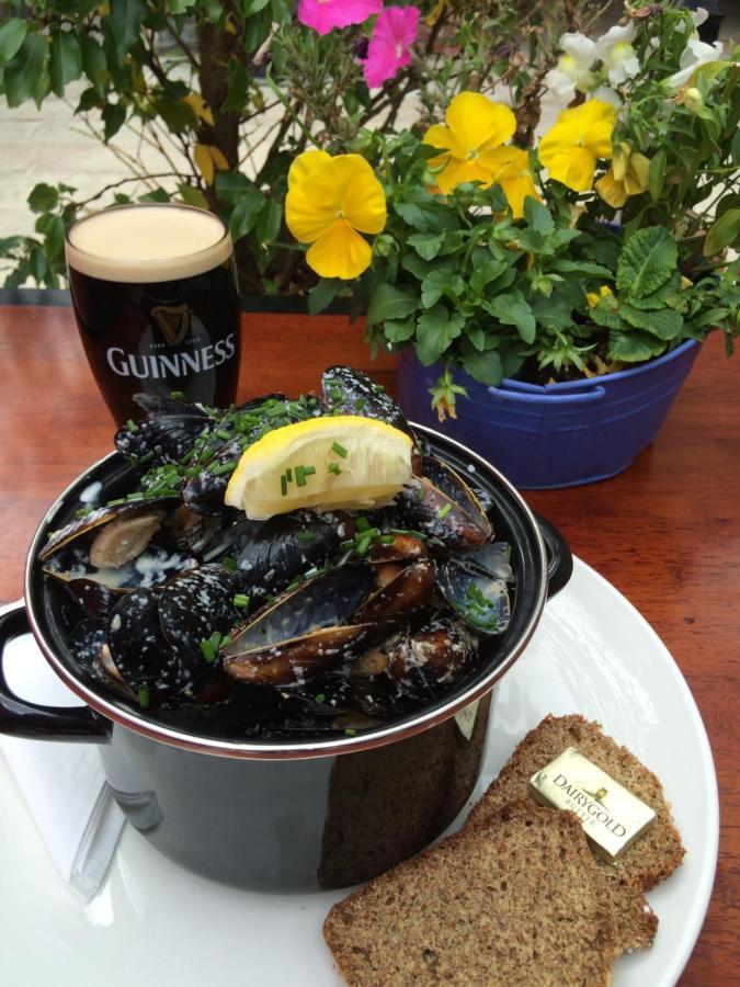 The Wander Inn Bar & Accommodation Kenmare Exterior foto